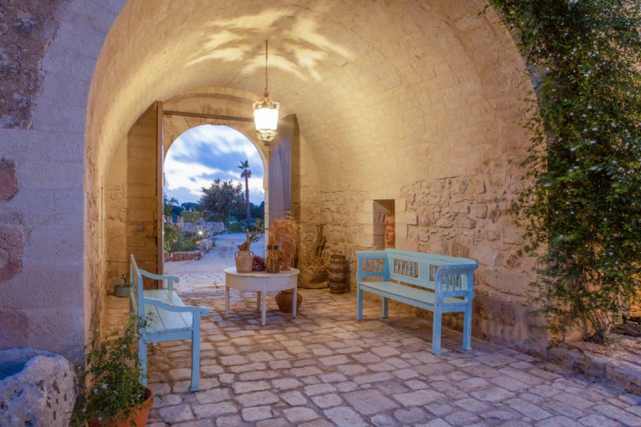 Hostal Terre Di Cavalusi Relais Donnafugata Exterior foto