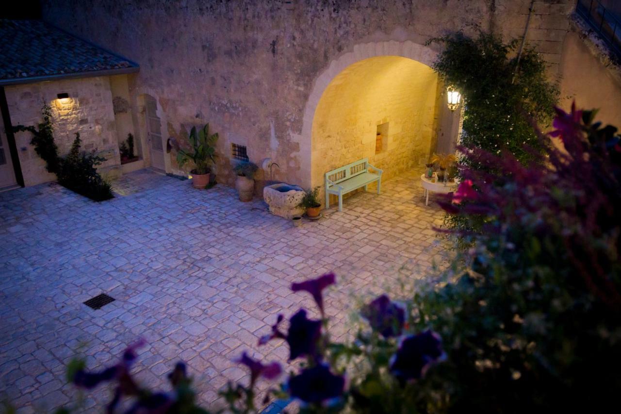 Hostal Terre Di Cavalusi Relais Donnafugata Exterior foto