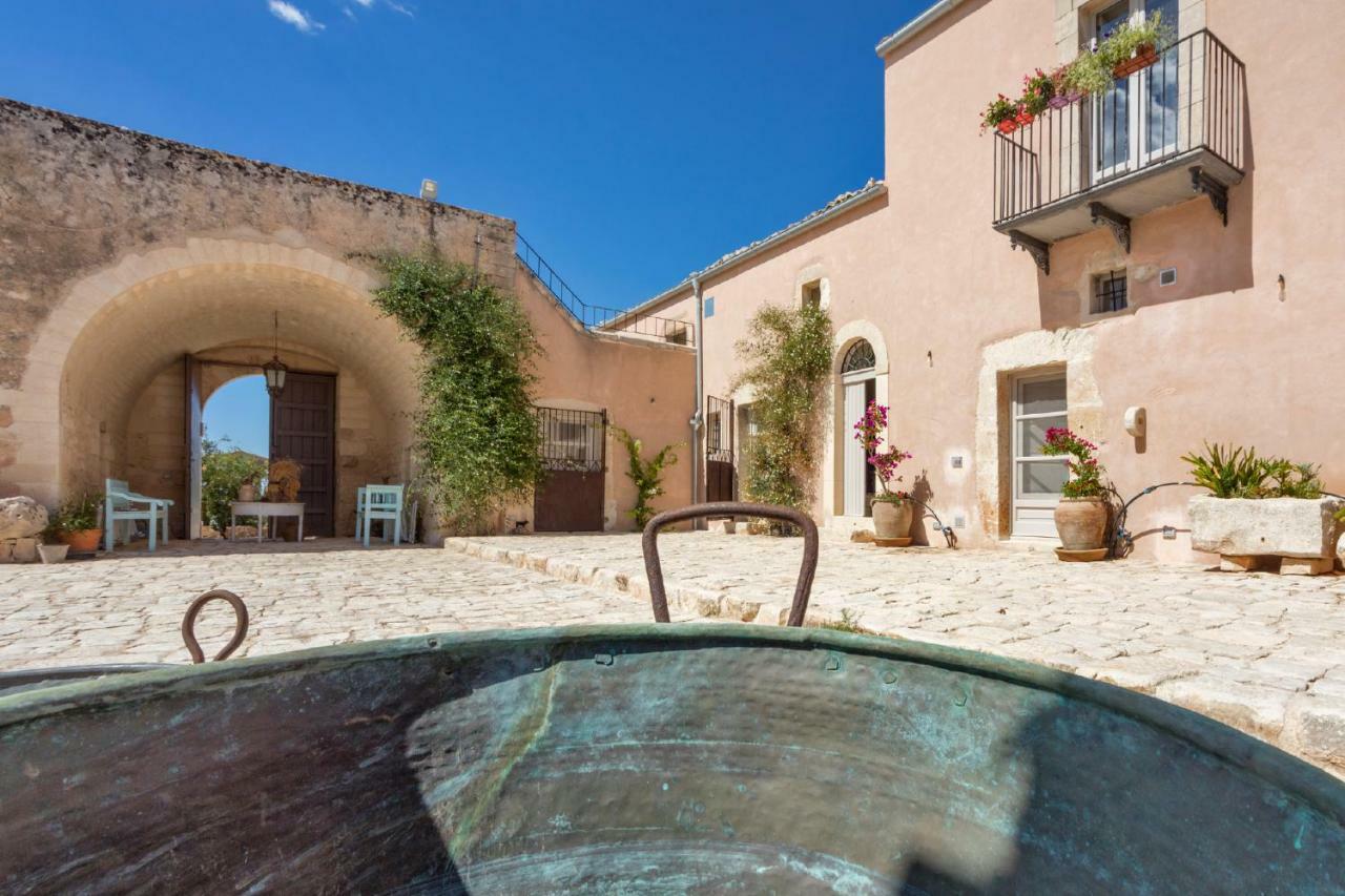 Hostal Terre Di Cavalusi Relais Donnafugata Exterior foto