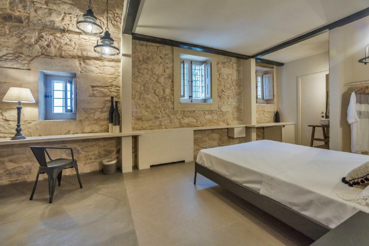 Hostal Terre Di Cavalusi Relais Donnafugata Exterior foto