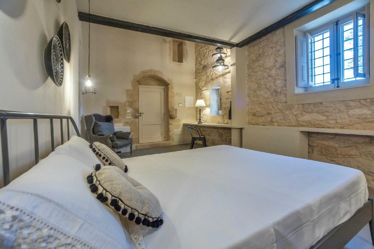 Hostal Terre Di Cavalusi Relais Donnafugata Exterior foto