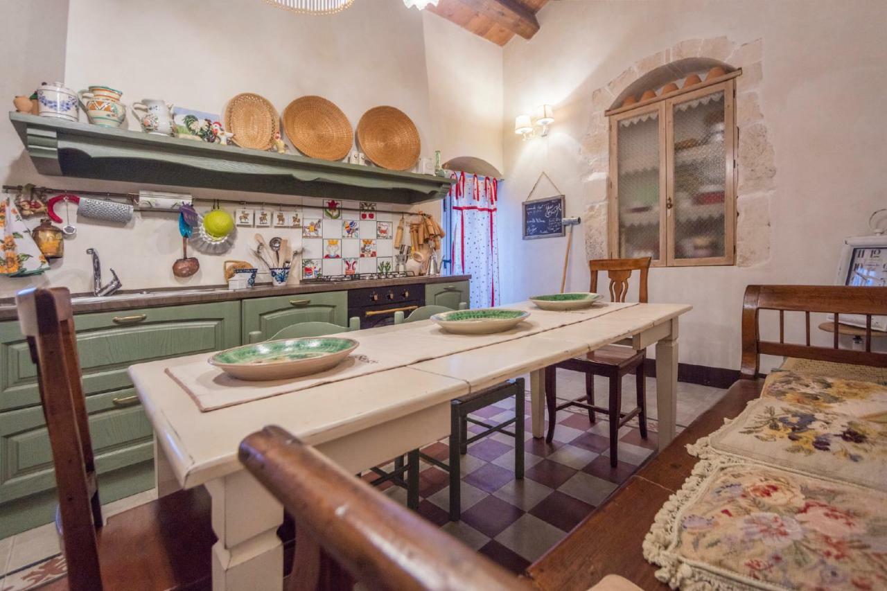 Hostal Terre Di Cavalusi Relais Donnafugata Exterior foto