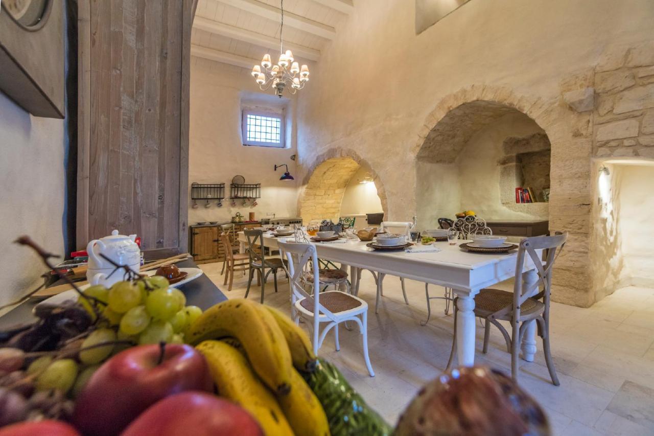 Hostal Terre Di Cavalusi Relais Donnafugata Exterior foto